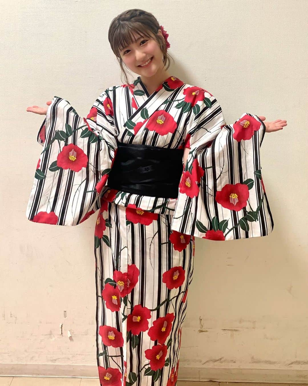 金城成美さんのインスタグラム写真 - (金城成美Instagram)「* Twitterにはネイルが見える版を載せたので こちらは全身(๑>◡<๑) この色の浴衣、初めて着た👘 * * * #ボンサマ #ボンボンサマーファイヤー #夏 #浴衣 #yukata #japanesegirl #summer」8月4日 20時21分 - kinjo_narumi