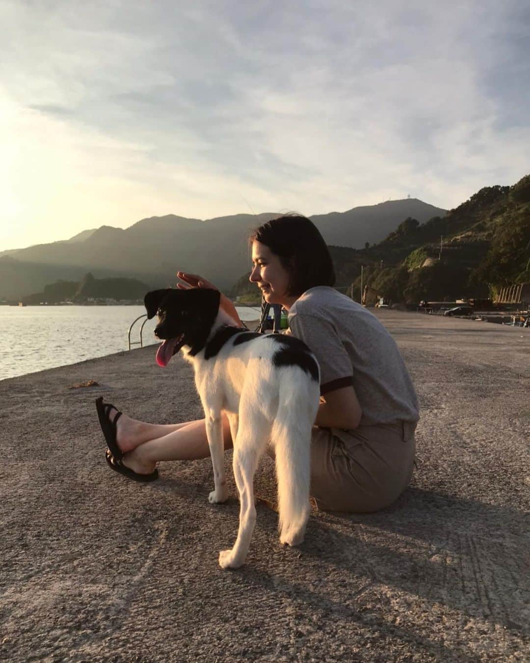 瀬奈ユウリのインスタグラム：「. @yagiakisa ちゃんに会いに宇和島へ行ってきた🍊 初日の夕日が最高ですっかりほぐれた🌇 目にもとっても気持ち良くて生き物の私が復活した🌍 . #宇和島」