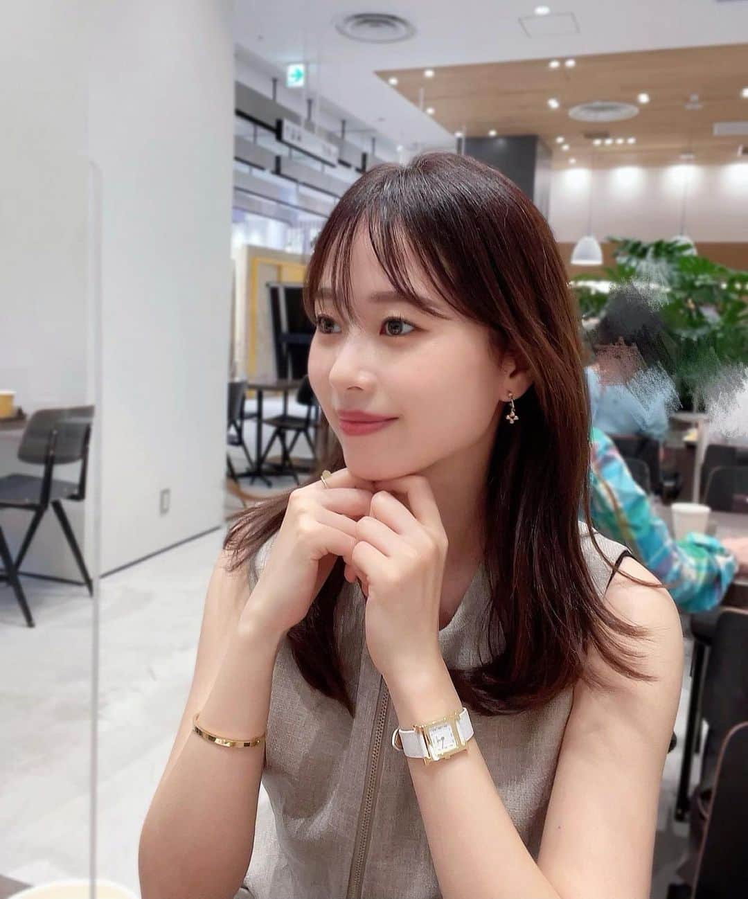 ハンナミのインスタグラム：「そういえば、少し前に 5cmくらい髪短くしたけど やっぱり この長さがいちばんしっくりくる ✨🦢」