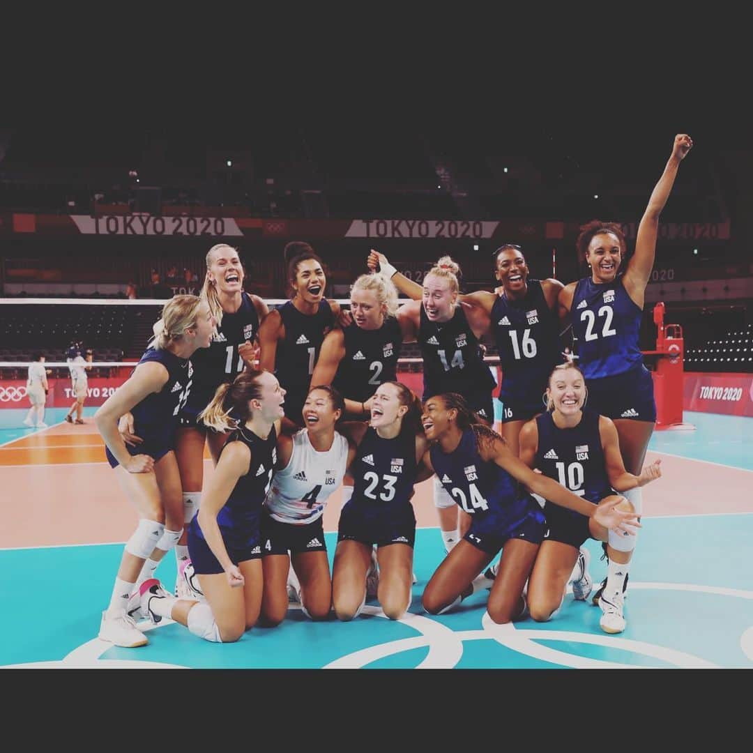 ジョーダン・ラーソンさんのインスタグラム写真 - (ジョーダン・ラーソンInstagram)「On to the Semi’s with these babes! #LFG 🇺🇸❤️」8月4日 20時46分 - gov1007