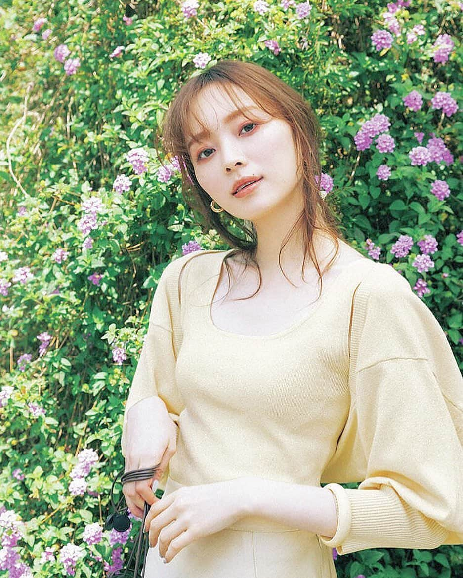 梅澤美波さんのインスタグラム写真 - (梅澤美波Instagram)「_ ⁡ 発売中のwith９月号のワンカット🌿𓂃𓈒 これは特にお気に入りスタイルでした~。🥚」8月4日 21時03分 - ume_minami.official