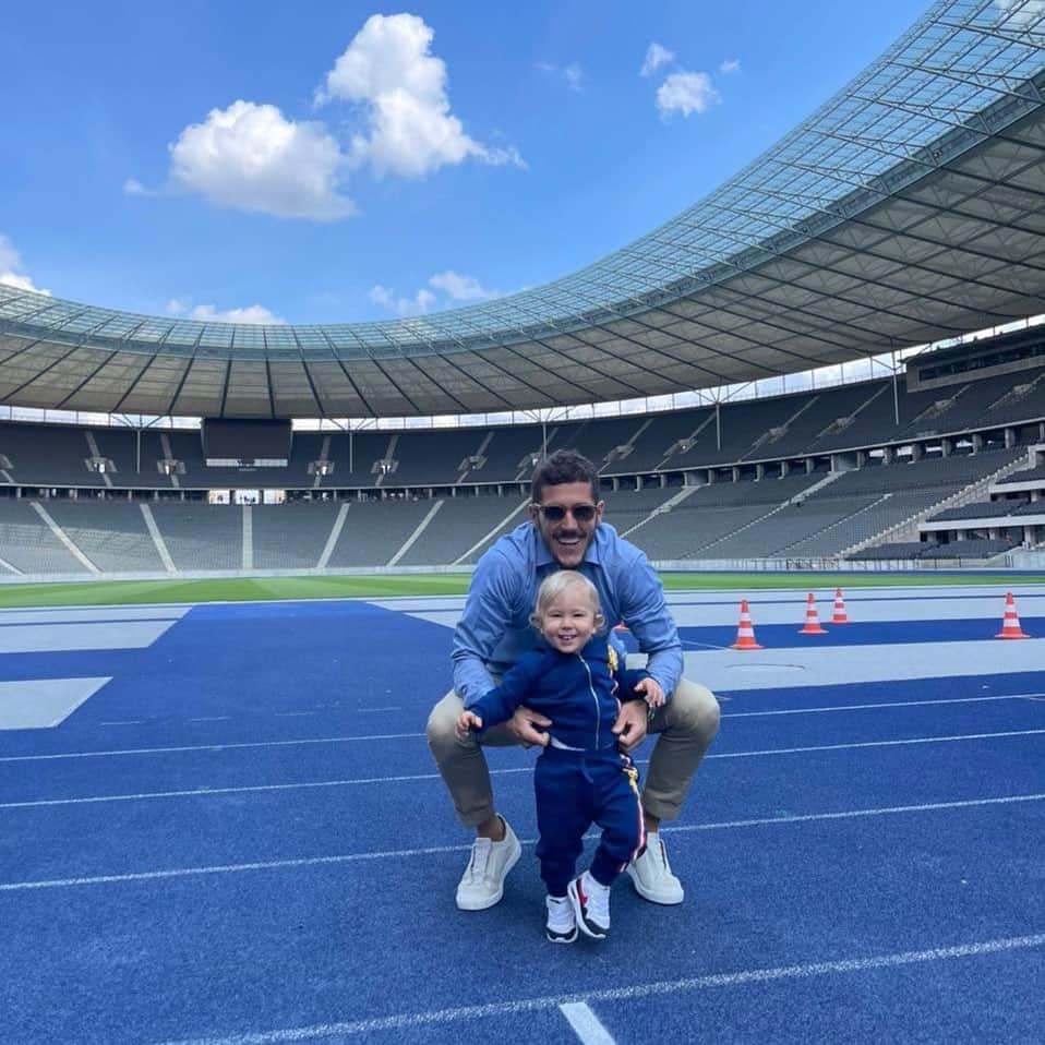 ステヴァン・ヨヴェティッチさんのインスタグラム写真 - (ステヴァン・ヨヴェティッチInstagram)「Our new home 🔵⚪️ @olympiastadionberlin @herthabsc #HaHoHe」8月4日 21時07分 - stevanjovetic