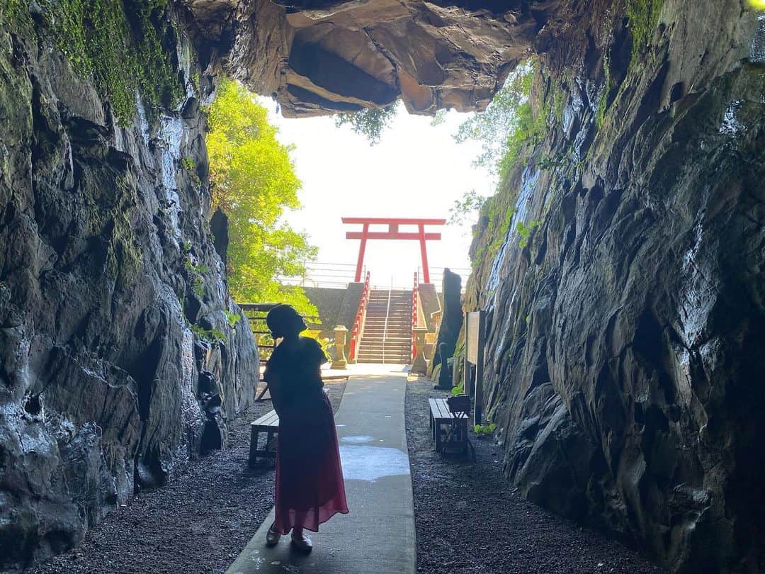 宮本佳奈さんのインスタグラム写真 - (宮本佳奈Instagram)「＊ ＊ 先日の取材にて。 ＊  明日5日(木)の『Check!』で 放送予定です🌻 ＊  ＊ 写真撮影時のみマスク外しました⚠️ ＊  #Check! #アナウンサー #神社 #⛩ #shrine #爽やか #ドリンク #宮崎 #miyazaki #宮崎放送 #MRT #photo #picture」8月4日 21時20分 - mrt.miyamoto