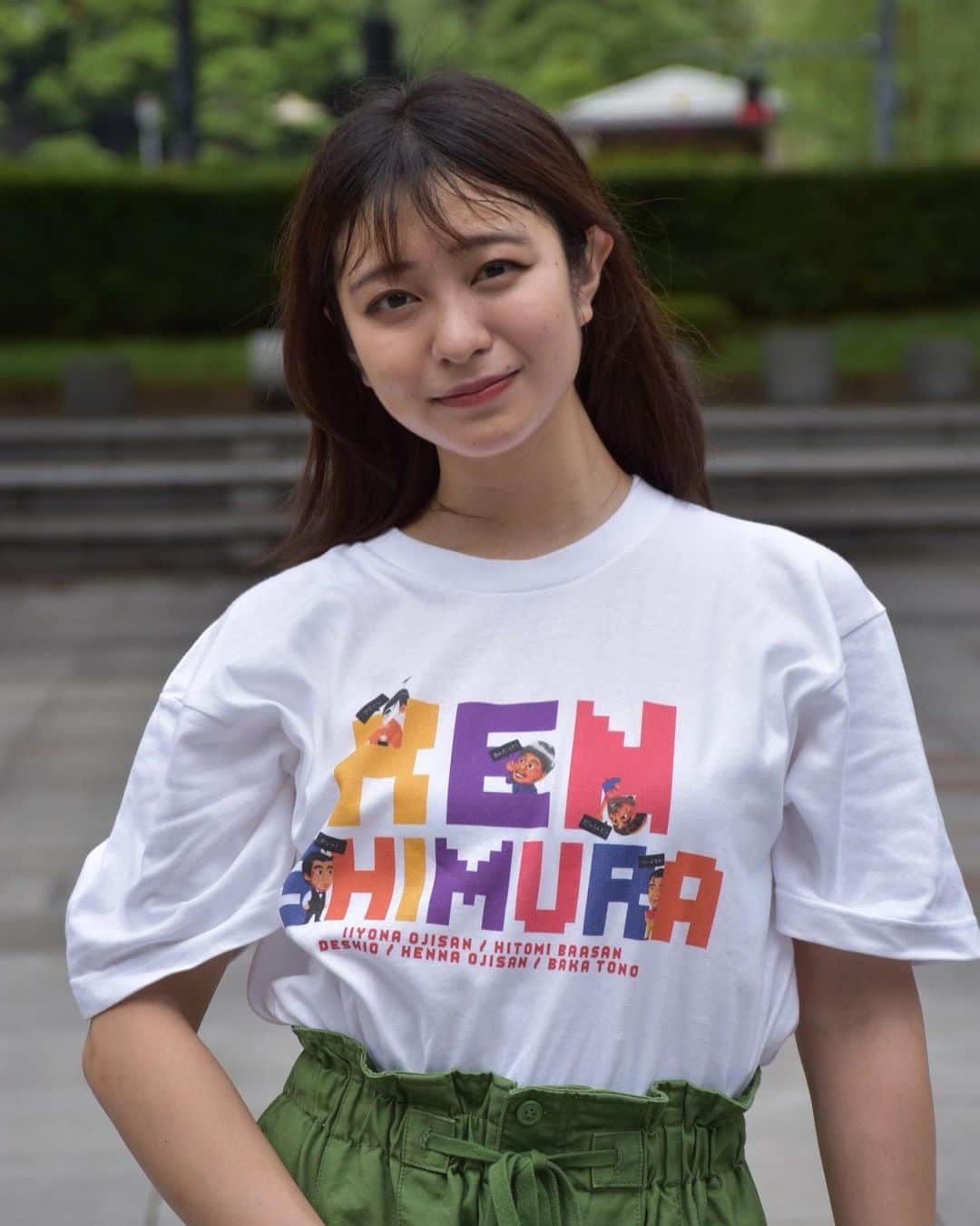 のインスタグラム：「・ こちらも新しい志村さんのTシャツ♡  この時期汗かいたら前髪崩れちゃう、、。 ちっちゃい頃からの癖🤨」