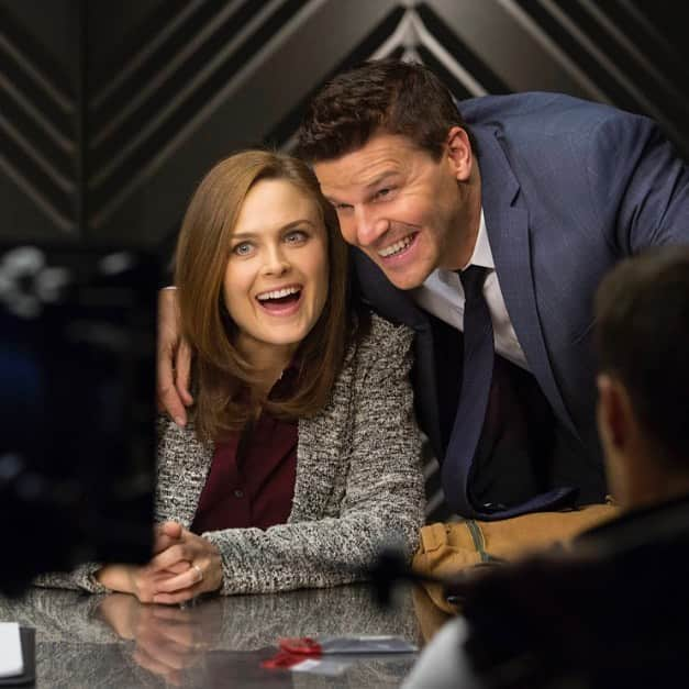 デヴィッド・ボレアナズさんのインスタグラム写真 - (デヴィッド・ボレアナズInstagram)「forever missing these two on set together #davidboreanaz #emilydeschanel」8月5日 2時38分 - davidboreanaz