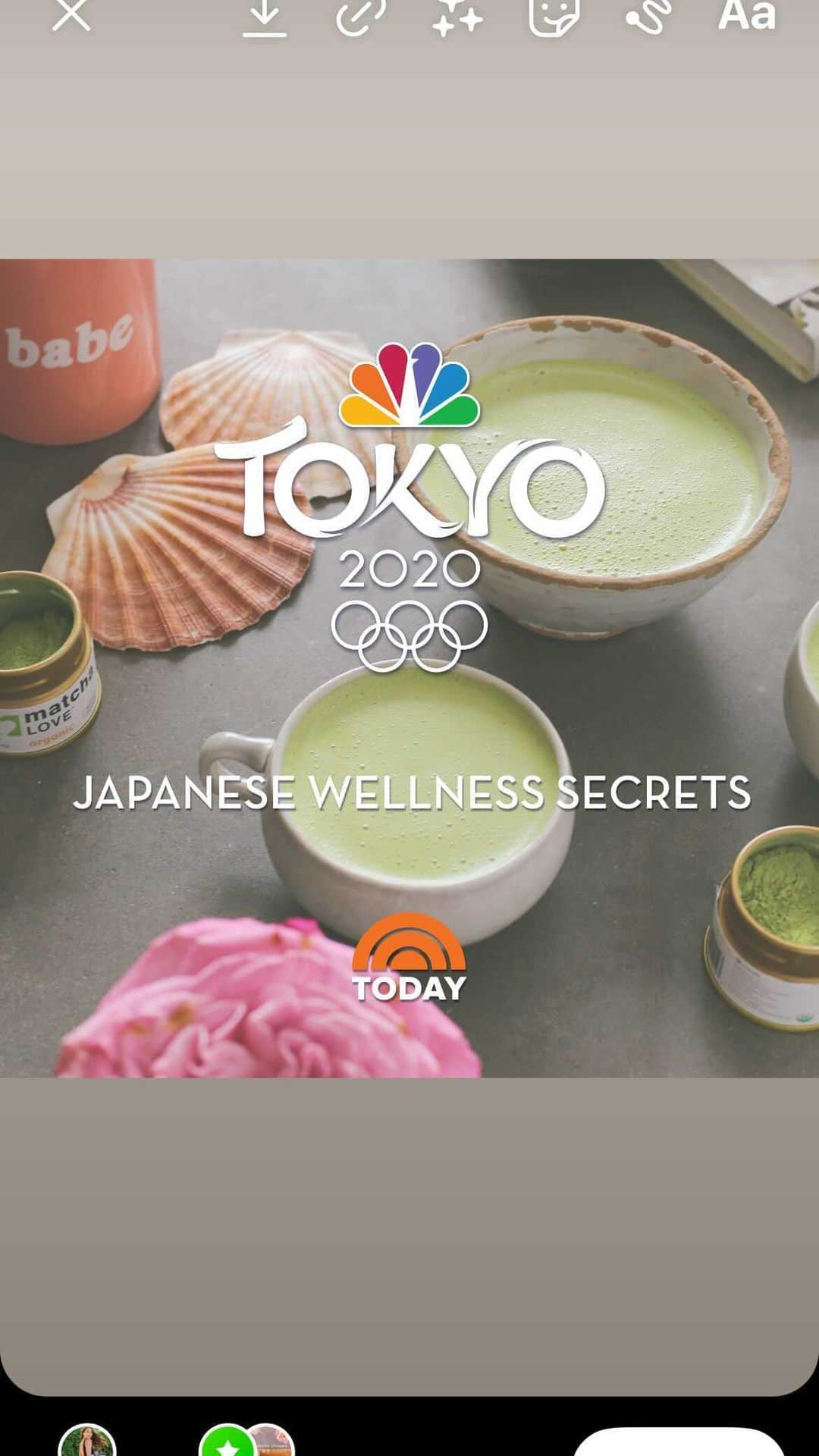 キャンディス・クマイのインスタグラム：「Obsessed with this segment! @todayshow fresh off set! So proud & honored to be here, thank you 🍵✨ for always being here for me I am in awe of the 2020 #Olympics  @savannahguthrie alroker @sheinelle_o @jennabhager I just adore working w each of you, what a privilege ✨💖💖see you tomorrow am xx  MATCHA 🍵  KINTSUGI ✨ IKEBANA 🌸   🍵 @matchalove ! dress 👗 by @aliceandolivia  rings @catbirdnyc  necklaces @ashapateldesigns  glam: @robertreyesnyc @jlamontstyles ✨👑💖」