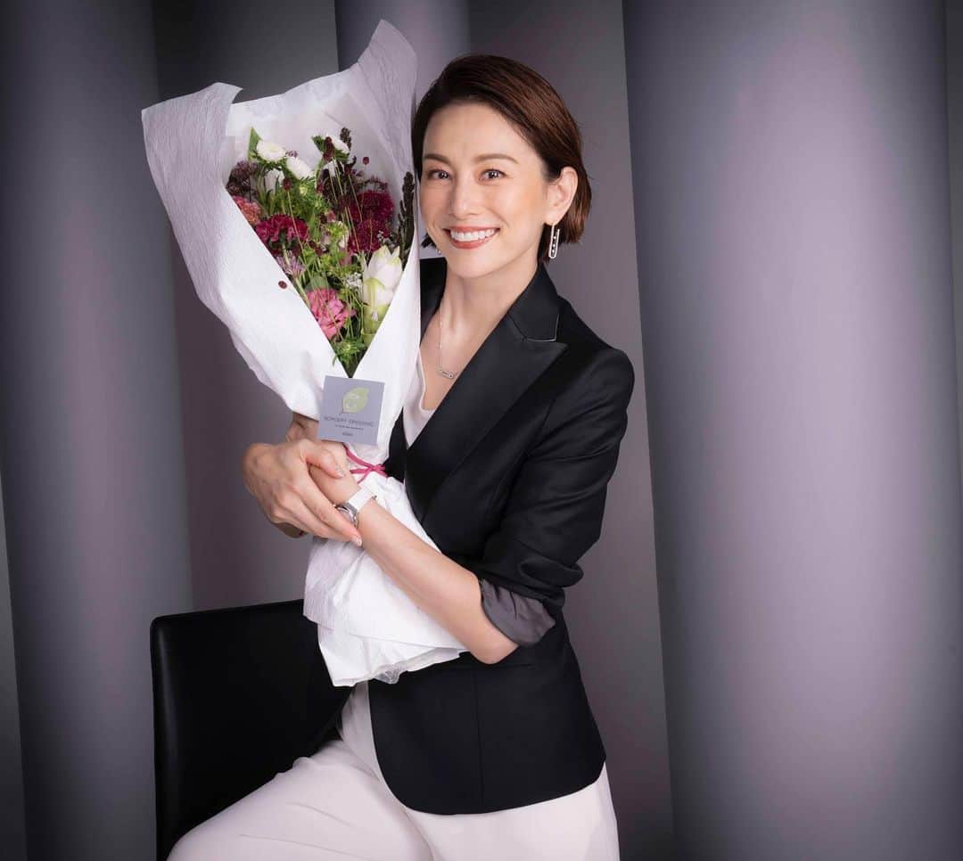 米倉涼子のインスタグラム：「GOETHEの撮影で誕生日をお祝いしてもらいました❣️ ありがとうございましたっ❗️  #GOETHE #HUBLOT」