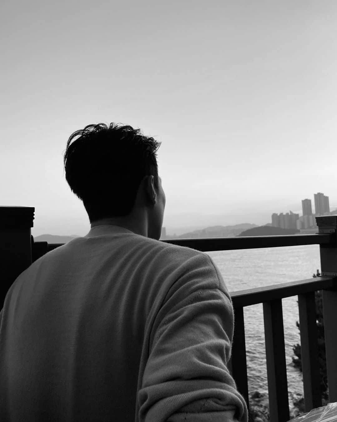 チャン・ギヨンのインスタグラム：「. 난지금 굉장히 따뜻하다고 볼수있」