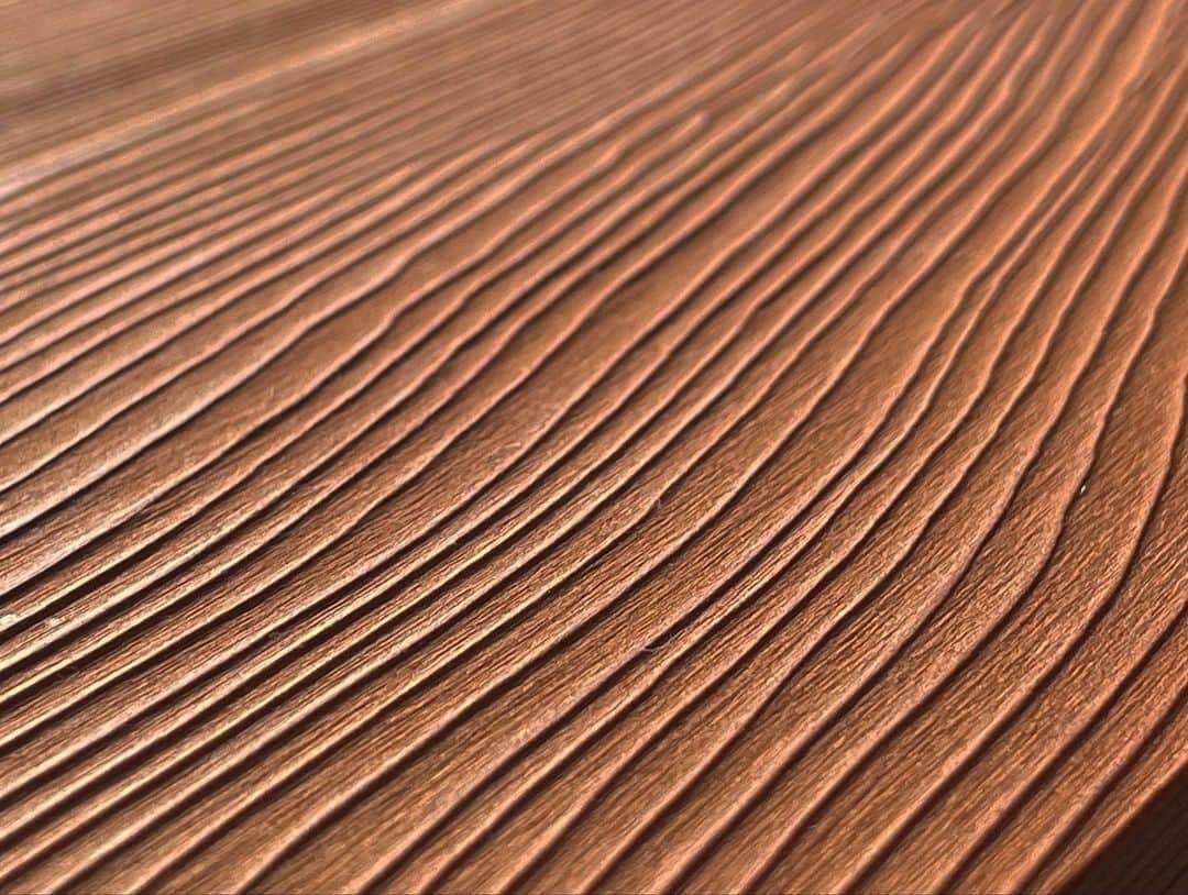 高井直子さんのインスタグラム写真 - (高井直子Instagram)「100年杉の御盆 浮造りで作ったよ ひとつひとつが違う楽しさ #御盆 #浮造り #八角形」8月5日 11時44分 - naokotakai