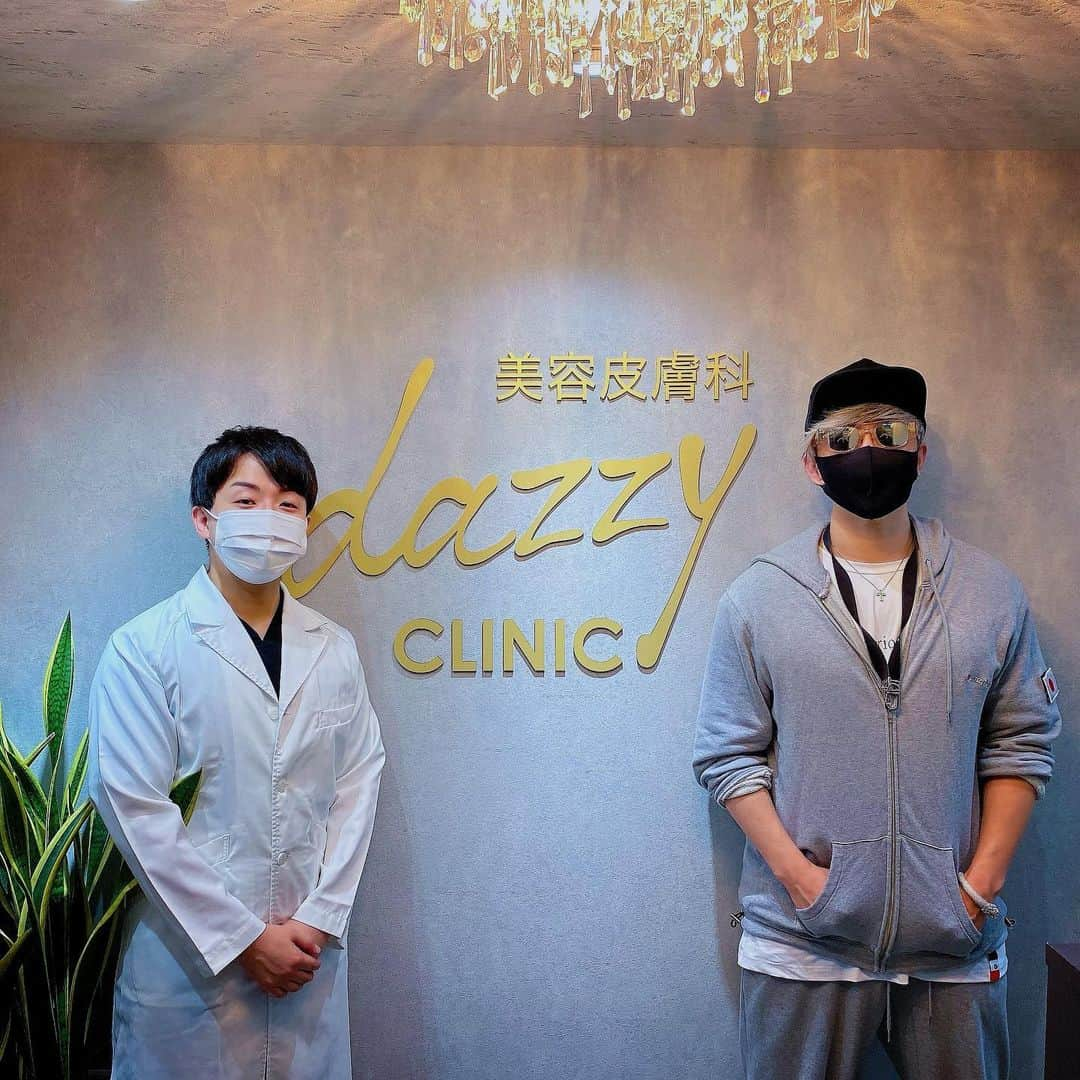 ラファエルさんのインスタグラム写真 - (ラファエルInstagram)「【ラファエルがイケメンになるまで100日】  DAZZY CLINICでアートメイクしてきた。  夏が始まってアートメイクする人が増えてるみたいやけど  デイジークリニックの眉毛とリップのアートメイクは男女から大大大人気らしいです✨  お化粧してるの？ってくらいすっぴん変わるみたいです。  すっぴん可愛い子がやっぱり最強ですね😄  アートメイク気になってる方は、 是非デイジークリニック行ってみてください！  #デイジークリニック  #dazzyclinic  #美容クリニック  #アートメイク  #眉アートメイク  #リップアートメイク  #すっぴん美人  #時短メイク   @dazzy_clinic  @dazzyclinic_kurazono  @dazzyclinic_endo  @dazzyclinic_inou  @dazzyclinic_ishitobi」8月5日 12時06分 - raphaelangel8183