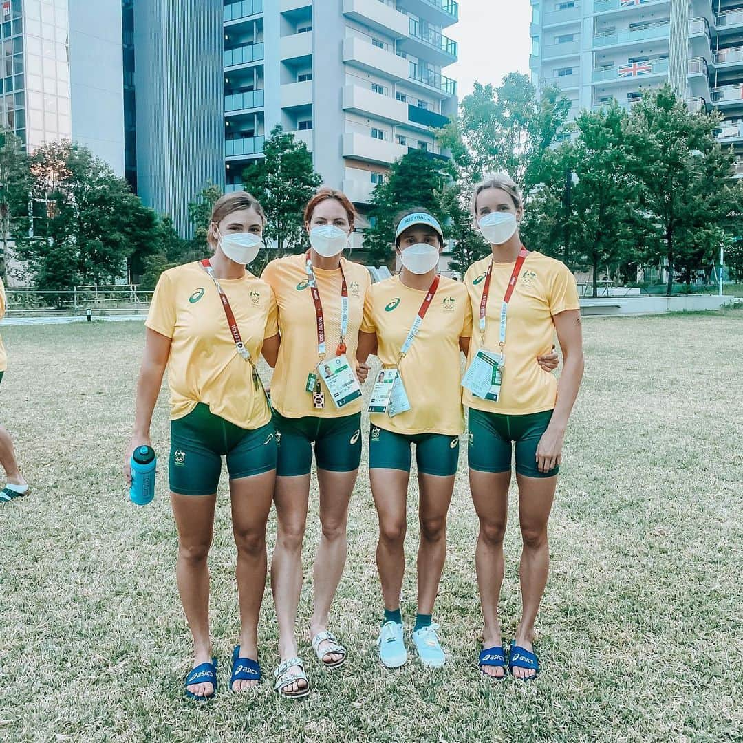 エマ・マッケオンさんのインスタグラム写真 - (エマ・マッケオンInstagram)「The best roomies for Olympics ❤️ Thankyou for all the love and laughs」8月5日 12時22分 - emmamckeon