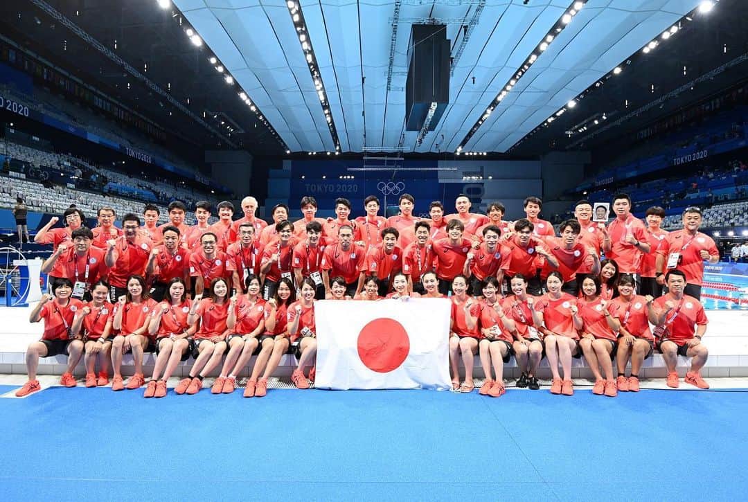 五十嵐千尋のインスタグラム：「. 競泳のオリンピック全日程が終了しました。 初日から苦しい戦いになりましたが、競泳チームを最後まで応援してくださりありがとうございました。 .  今回他国の成長と強さ感じ、もっともっと日本も他国と競えるような強いチームにならないといけないと感じられました。私もその一員として世界で戦えるよう自分自身も大きく成長しなければと思います。 .  この東京オリンピックを無事に開催できたことは、たくさんのサポートと協力があったからです。ありがとうございました。 .  これからの他競技の日本チームの活躍、そして無事にオリンピックを終えるよう祈っています！ . @picsport_japan  #トビウオジャパン #競泳チーム #tokyo2020」