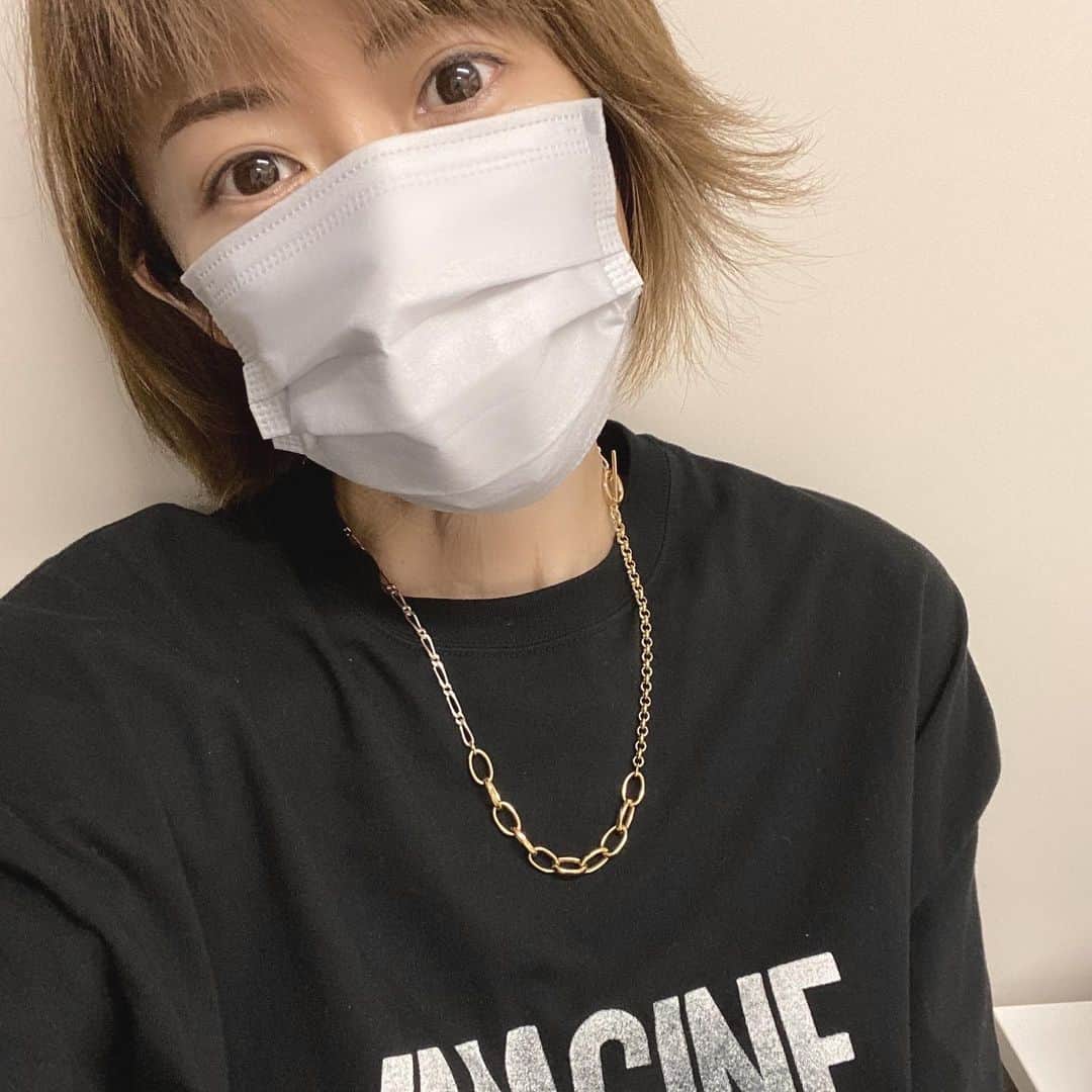 畑野ひろ子のインスタグラム：「先日、　@beauty_coat_medical_artmake にて2回目のコートブローしてきました。 @izumi.nishide 先生に感謝です🙏 メイク前でも眉毛が整ってるっ😆」