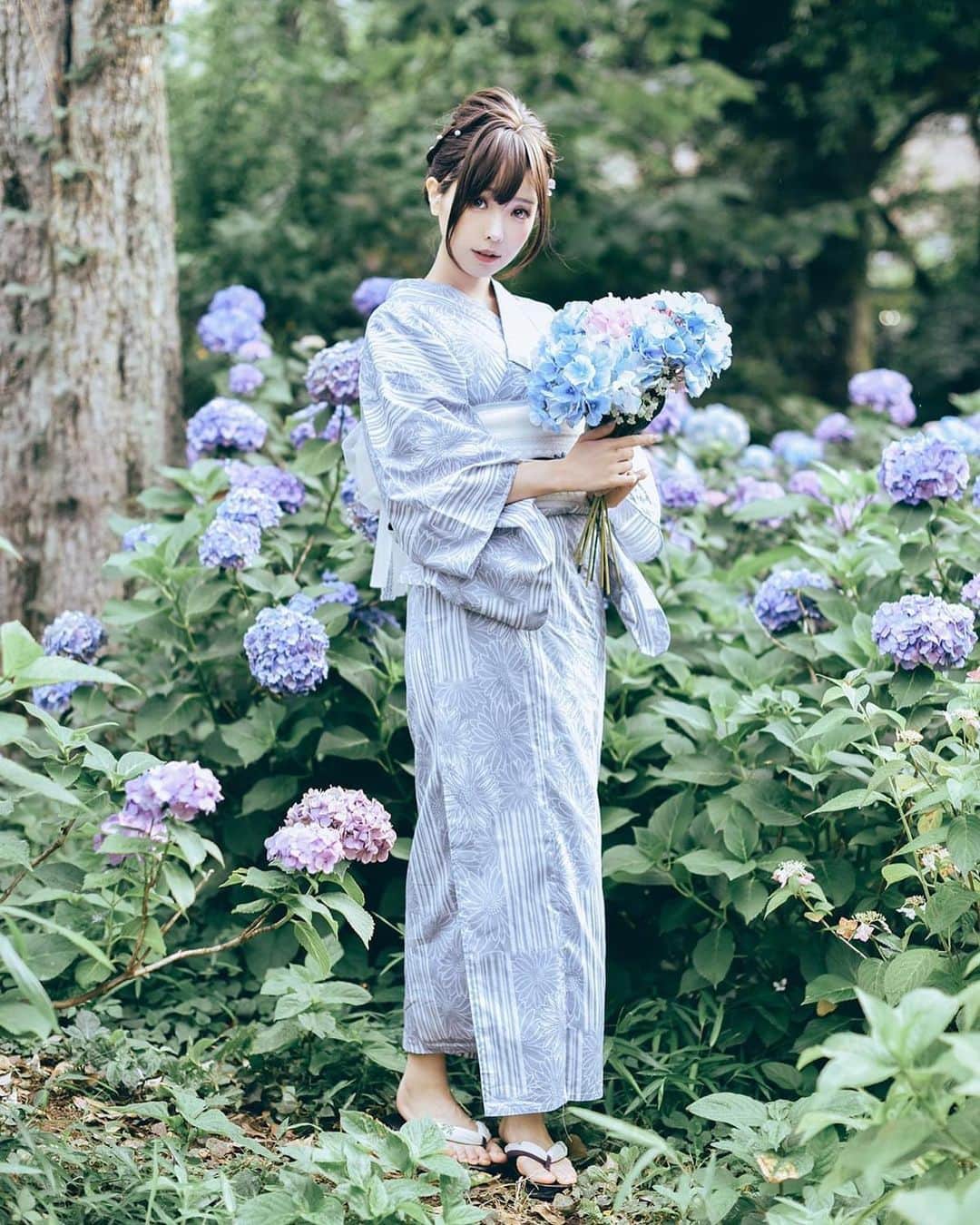 Elyさんのインスタグラム写真 - (ElyInstagram)「Have a yukata date with me?💕  浴衣姿でデートしましょう♥︎  穿著浴衣一起去賞花也很夏日浪漫吶~對吧?💕  📷 @dzzdm  #elycosplay #dailyely #elydaily #blessed #travel  #yukata #ゆかた #浴衣女子」8月5日 16時12分 - eeelyeee