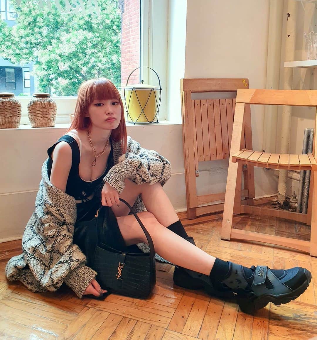 のインスタグラム：「Weather confused, but at least my @ysl bag is cute 🤗⁣ ⁣ I've been getting many requests to do a「what's in my bag」video⁣ I'll post one... eventually lol」