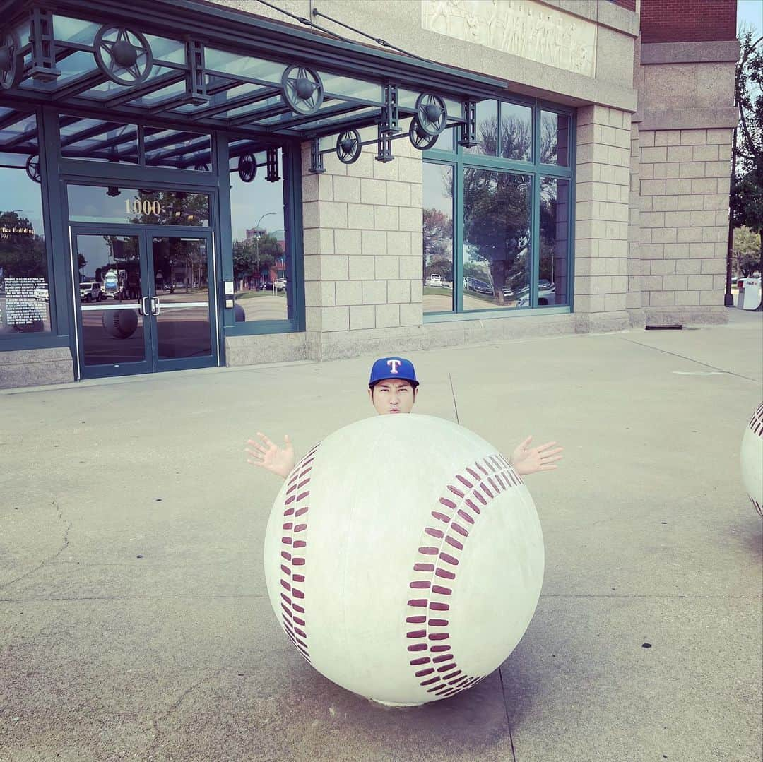 アキテリヤキのインスタグラム：「one of the legend of texas rangers “MINIVISH” #minivish  #texasrangers  #angels  #shoheiohtani  #minitani  #mlb  #baseball  #texas  #ミニビッシュ  #大谷翔平 #エンジェルス  #メジャーリーグ  #野球  #テキサス遠征」