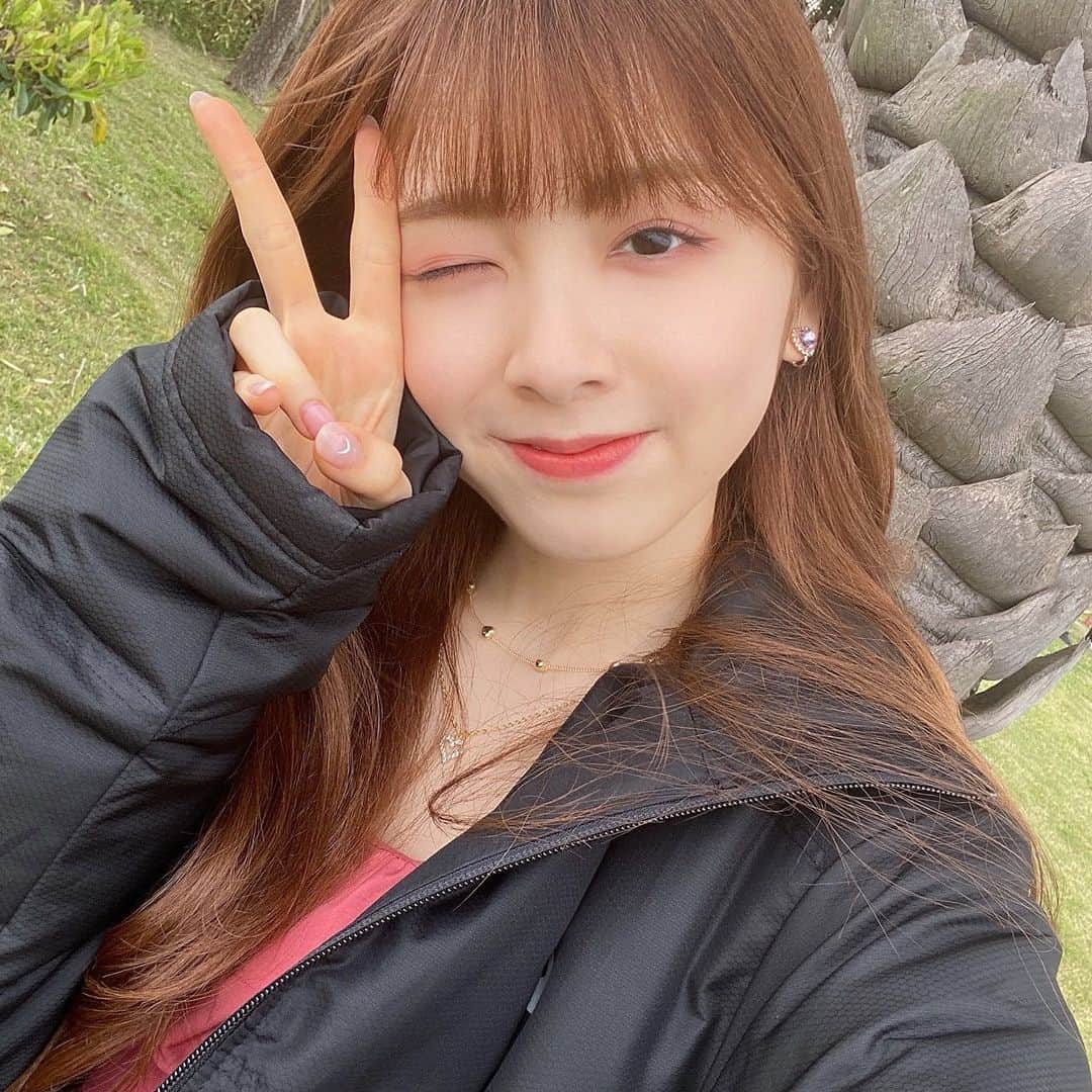 NiziUさんのインスタグラム写真 - (NiziUInstagram)「かわいいお花とパシャリ📷🌸✨ ・ ・ 예쁜 꽃이랑…♡♡♡ ・ ・ #niziu  #withu  #miihi #🐰🍞」8月5日 18時28分 - niziu_artist_official