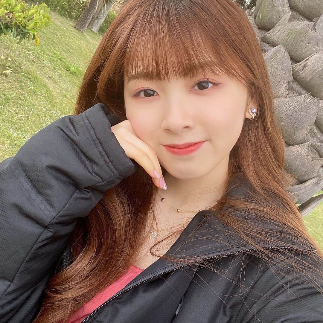 NiziUさんのインスタグラム写真 - (NiziUInstagram)「かわいいお花とパシャリ📷🌸✨ ・ ・ 예쁜 꽃이랑…♡♡♡ ・ ・ #niziu  #withu  #miihi #🐰🍞」8月5日 18時28分 - niziu_artist_official