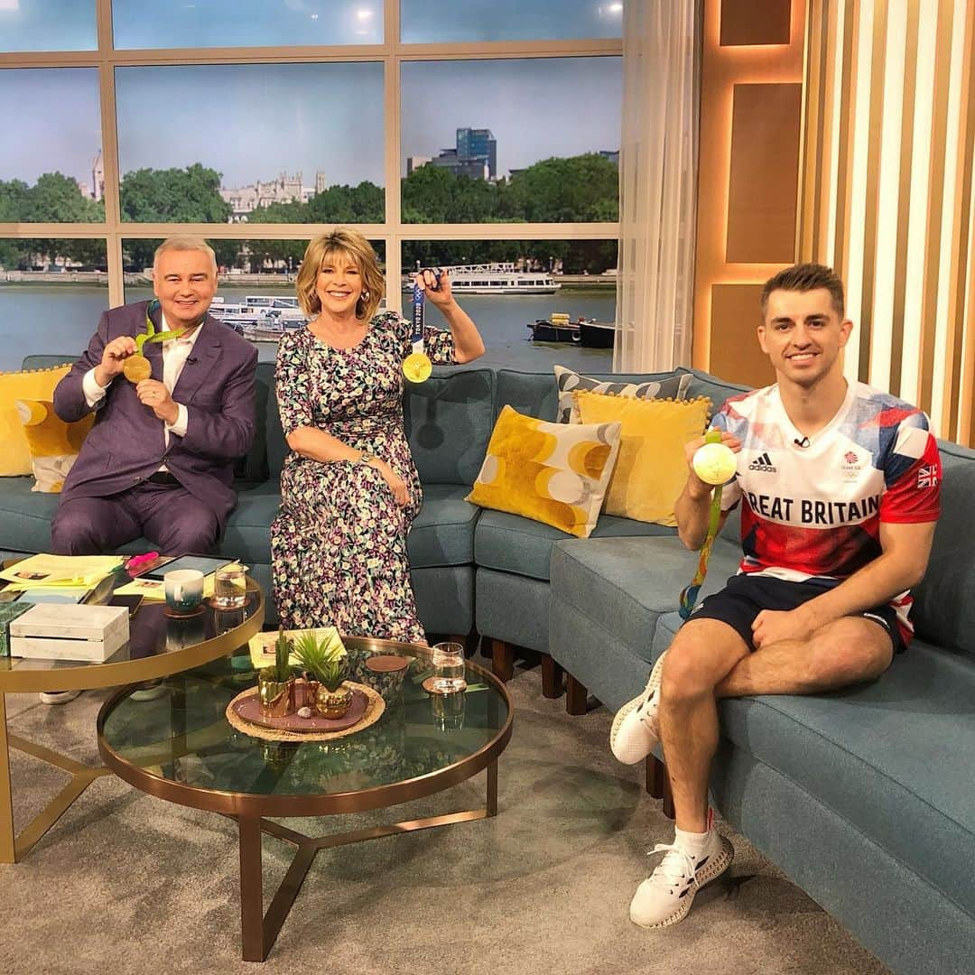 マックス・ウィットロックのインスタグラム：「Loved that, was really nice to chat to you both @ruthlangsford @eamonnholmes thank you @thismorning for having me on 😊」