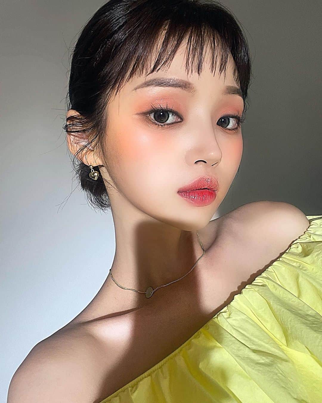 Yoonbitnaのインスタグラム：「렌즈부터 스타일, 사진까지 모두 다  예뻐서 기대됩니다아--!🍋  @olola_jp  @olola_official」