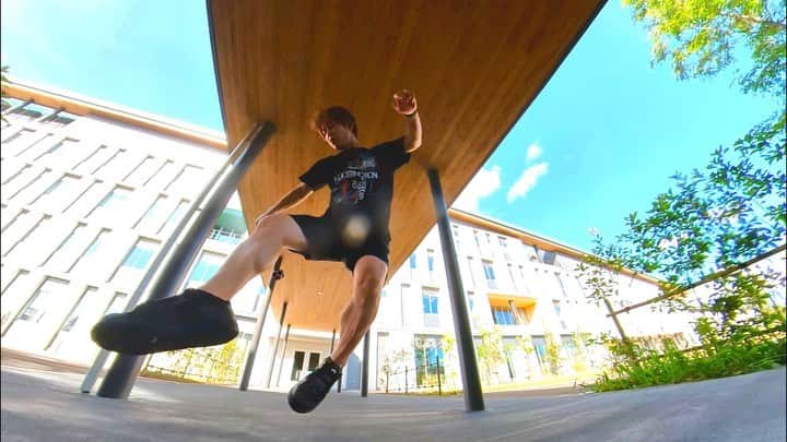 石田太志のインスタグラム：「トレーニング中は必ずEAA9。 #valx #valx_ambassador #footbag #worldchampion #performance #Insta360 #insta360oner #360degree #camera #フットバッグ #世界一 #パフォーマンス #valxプロテイン #必須アミノ酸 #アミノ酸 #360度カメラ @yoshinori_program @insta360」