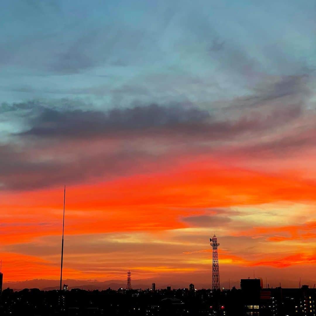 佐々木あさひのインスタグラム：「今日の夕陽すごい色してた👀  #sunset #nofilter」