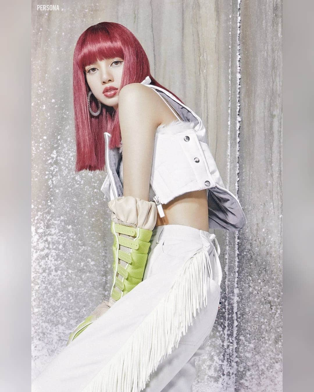 リサさんのインスタグラム写真 - (リサInstagram)「Look at you Now look at me 🔥 . .  Check my ig story and vote for Lisa. 😽 . ©persona #LISA #LALISA #리사 #블랙핑크 #BLACKPINK #LALISAMANOBAN #LALISAMANOBAL #blackpinklisa #lisablackpink」8月5日 19時24分 - lisa.blackpink