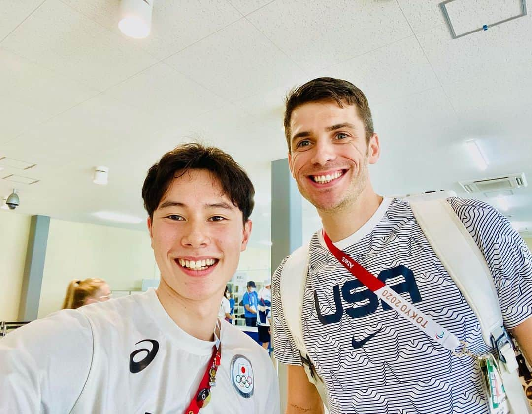 髙橋藍さんのインスタグラム写真 - (髙橋藍Instagram)「アンダーソン選手🇺🇸 憧れの選手との写真✨宝物 大好きです‼️ ありがとうございます。  Thank you!  (写真時のみマスク外してます)  #バレーボール  #憧れの選手  #夏の思い出  #髪の毛ぐらいセットすればよかった #アンダーソン選手カッコ良かった #アンダーソン選手に届け」8月5日 19時47分 - ran.volleyball0902