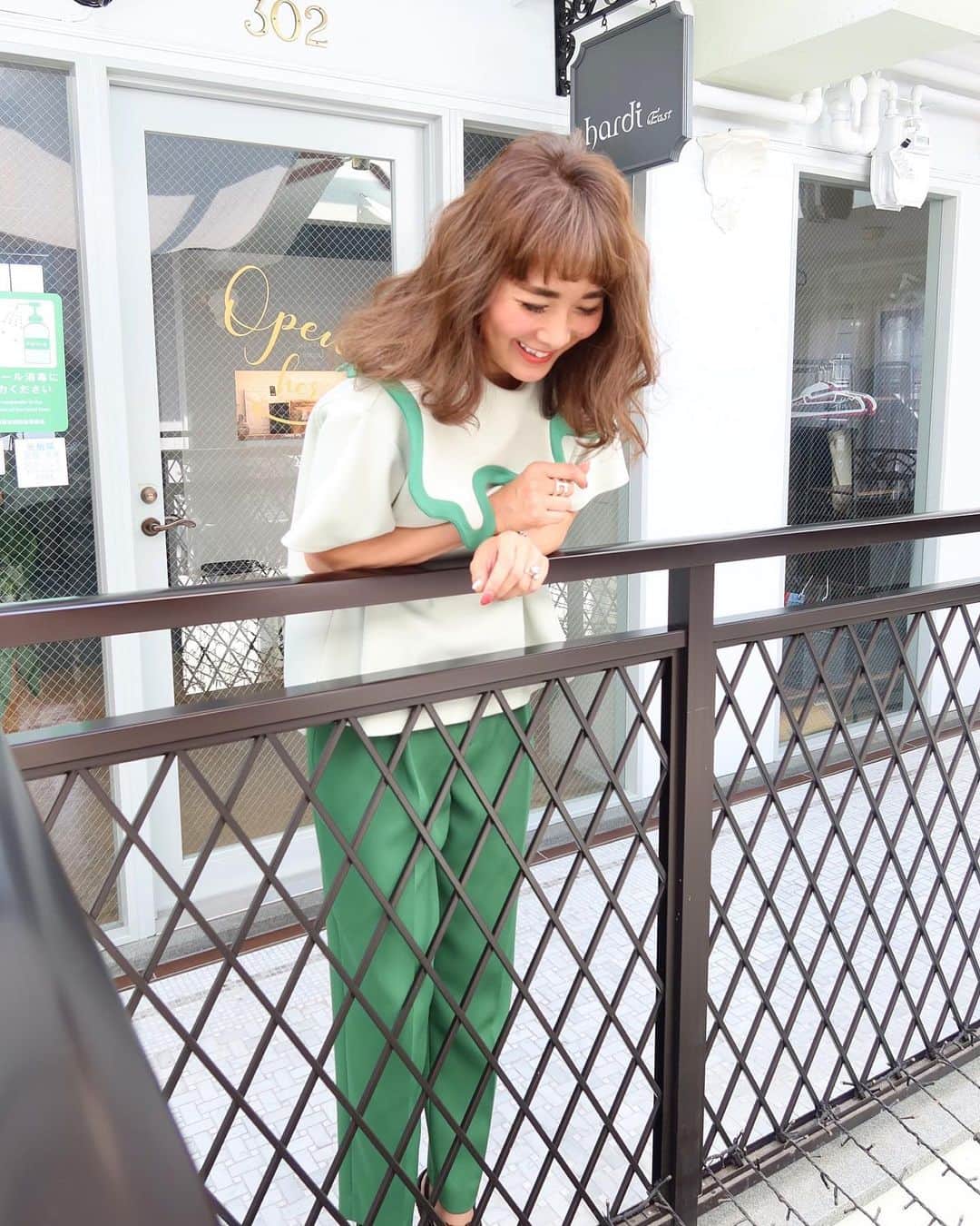 Mai Wakimizuのインスタグラム：「人生で初めてハイライト入れました♡笑 出産して3ヶ月経った去年10月頃から抜け毛が始まりそこから約9ヶ月、前髪に悩まされどうしようもない状態だったのですが、この度完全復活しました！笑 長かった。もう15年以上お付き合いの鶴ちゃん @tsurutani_kにお願いしたのですがさすが分かってくれてる♡やっと自分らしいヘアスタイルを取り戻しました＼(^o^)／ #ヘアスタイル#hairstyle」