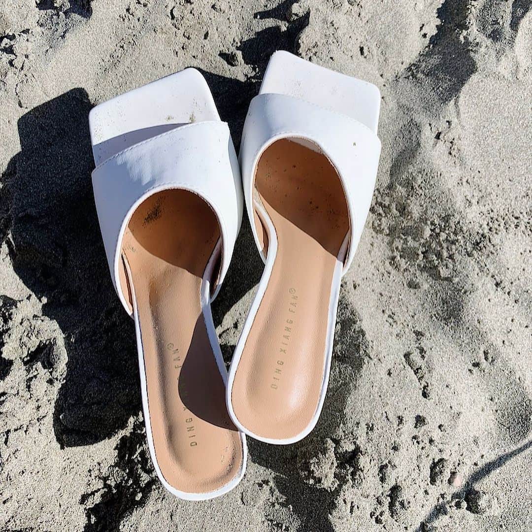 HANAさんのインスタグラム写真 - (HANAInstagram)「Hollisterで一目惚れ買ったワンピース♡ 靴は@trifle_officialさんのです🙌🏻💓  今年初海水浴だったのすごい楽しかった🤤  #sea #fyp」8月5日 20時18分 - hana_6499