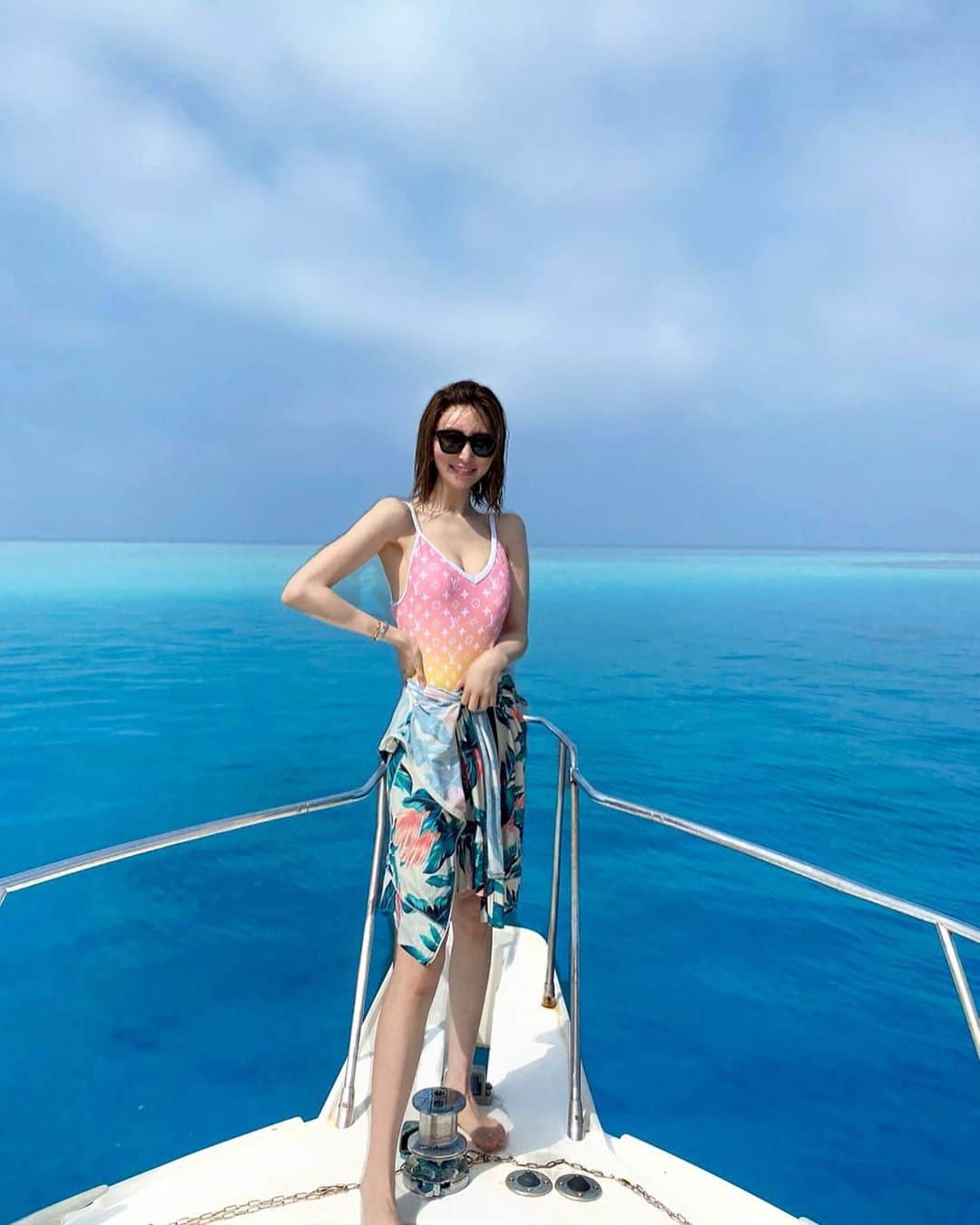 JUNKO（飯田順子）のインスタグラム：「シュノーケル🤿して ボサボサだし、 日焼け止めパーカー腰に巻いてて ダサすぎるけど 海が綺麗すぎたから 載せちゃう載せちゃう🥰🥰🐠🤿 ・ #やびじツアー #八重干瀬」