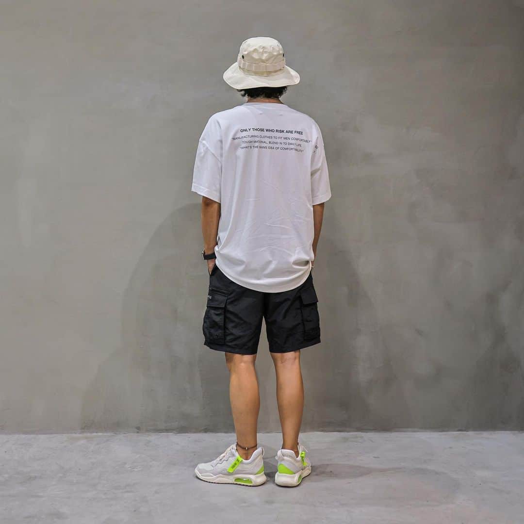 kazuさんのインスタグラム写真 - (kazuInstagram)「バックプリントって良いよね👍🏼  @suavele_official   新作です🙋🏼‍♂️  NIKE ジョーダンMA2 の配色に一目惚れ🕺🏾  Tシャツ　sizeL カーゴショーツ　sizeM  #NIKE  #ootd  #fashion #codenate」8月5日 20時28分 - kazu9316