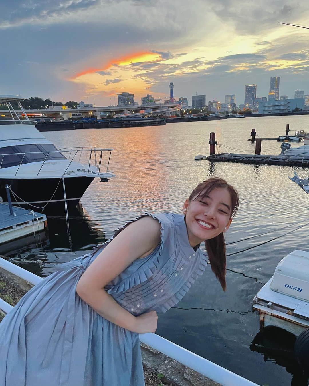 新木優子さんのインスタグラム写真 - (新木優子Instagram)「先日撮影終わりの綺麗な夕景バックに♡ 私服  onepiece : @snidel_official  shoes : @isabelmarant  earring & ring : @dior」8月5日 20時29分 - yuuuuukko_