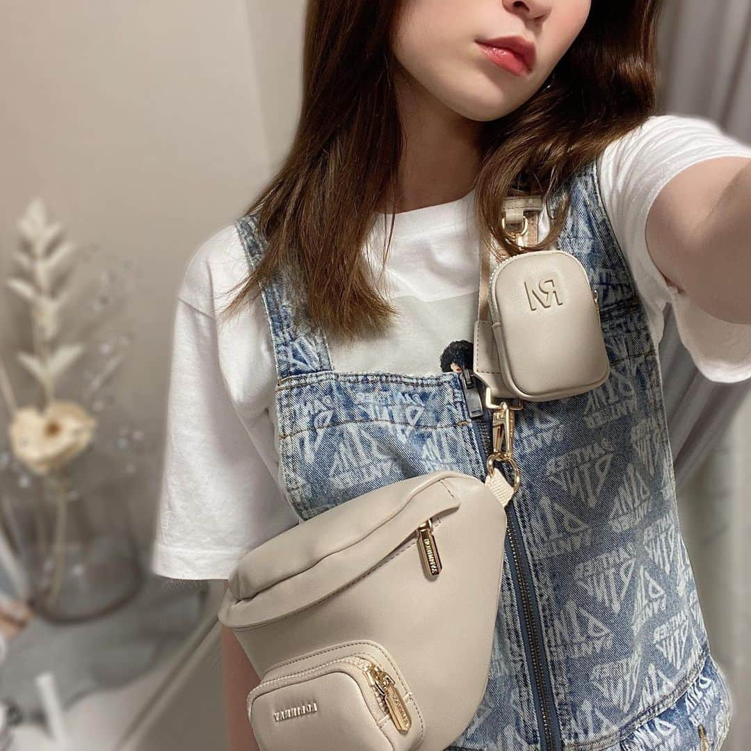 吉田朱里さんのインスタグラム写真 - (吉田朱里Instagram)「YOUTUBEでバッグの中身👜 久々に紹介したので是非ご覧くださいませ〜🤍🤍🤍 #robinmay」8月5日 20時54分 - _yoshida_akari