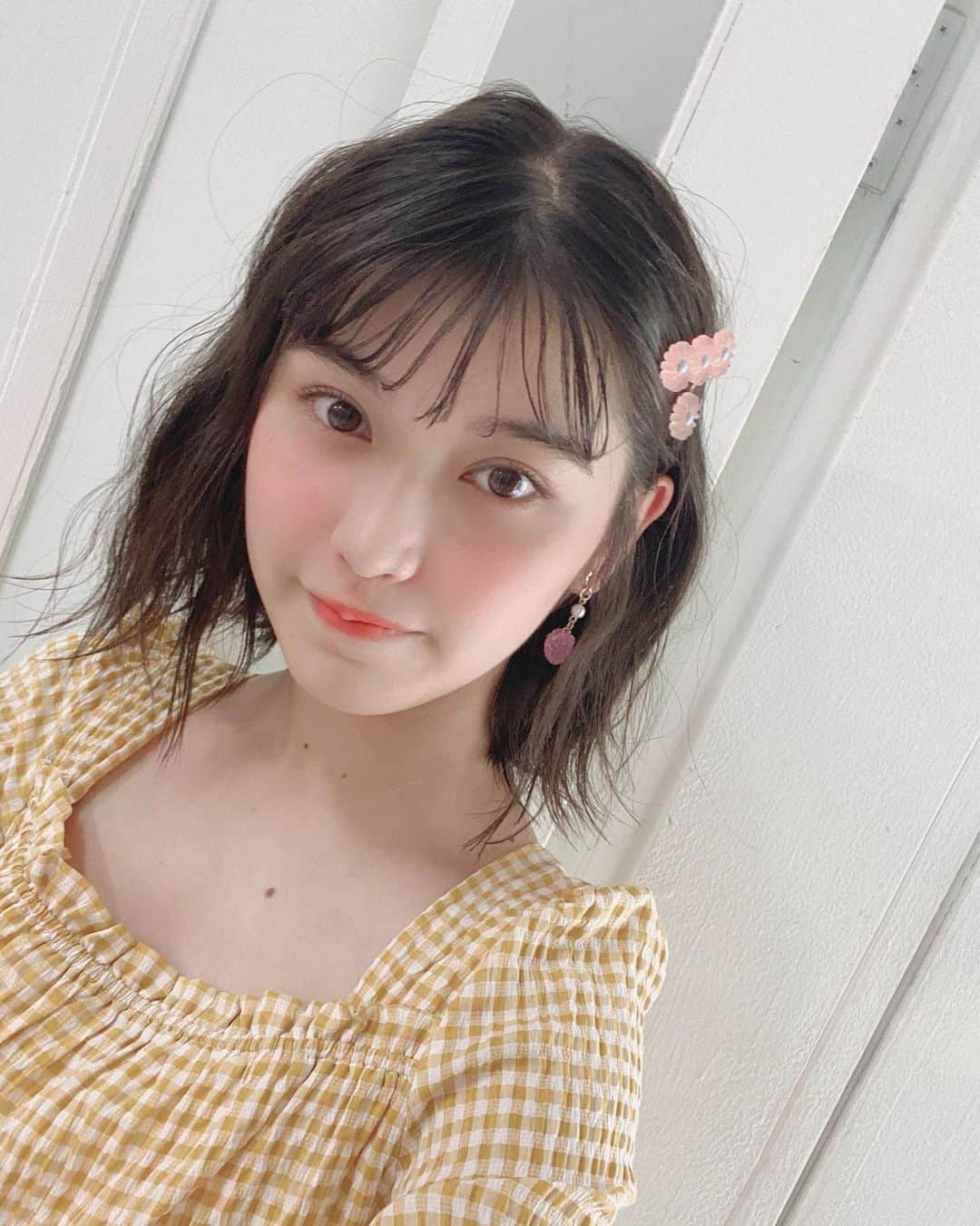 田中南さんのインスタグラム写真 - (田中南Instagram)「NEW!NEW!NEWS!のオフショ🌼   目の前に沢山お菓子あってすごい美味しそうだった🤭😵‍💫   これの他撮りバージョンもあるんだけもみんなに見せたいから今度それも投稿する！      #ニコモ  #オフショット  #黄色  #イエロー  #ボブ  #jc3  #田中南」8月5日 21時23分 - minam_tanaka