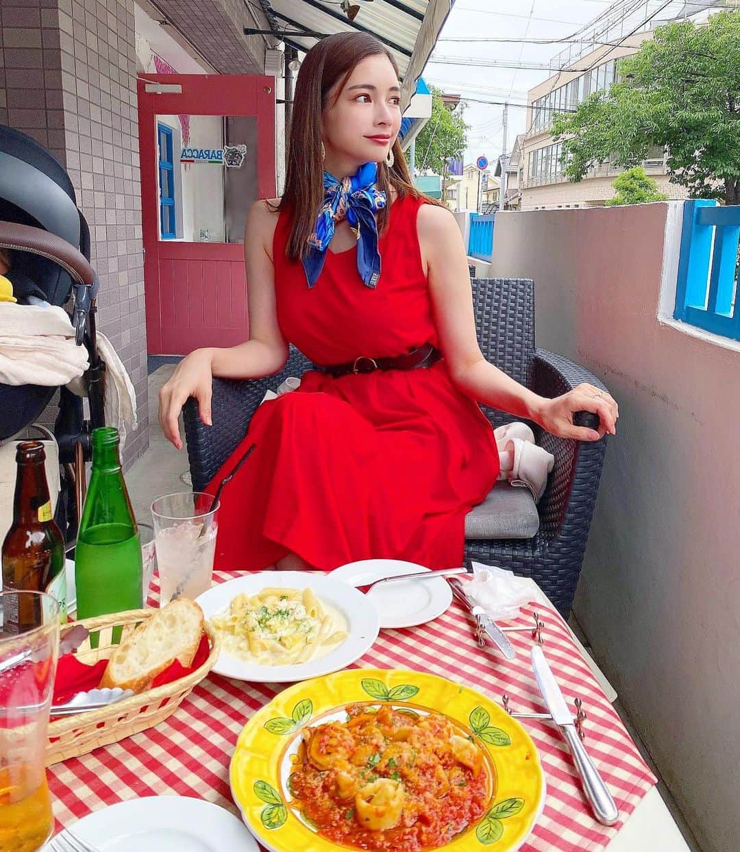 得あゆさんのインスタグラム写真 - (得あゆInstagram)「サクッとランチできるし好きで よく行ってた(最近行けてない)  HERMESのスカーフがマイブーム🧡 ワンピースはUNIQLOです。笑  ・ ・ ・ ・ ・ ・ ・ ・ ・ ・ ・ ・ ・ ・ #スカーフ#ワンピース#ワンピ#スカーフアレンジ#スカーフコーデ#産後#産後ダイエット#産後3ヶ月#芦屋#ランチ#芦屋ランチ#イタリアン#子育てママ#赤ちゃんのいる生活#大人可愛い#オトナ女子#パスタランチ#エルメス#ユニクロ#子育て#家族#夫婦生活#ヘルシーランチ#赤ちゃんのいる暮らし#産後骨盤矯正#hermes#scarf#uniqlou#pasta#ashiya」8月5日 21時32分 - tokuayu819