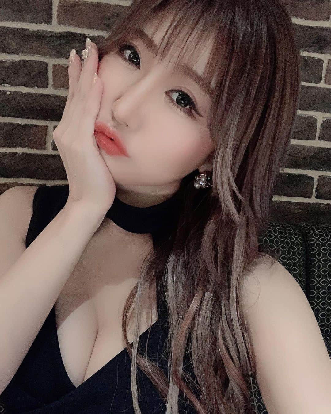 春咲ひなたのインスタグラム：「コンタクト小さくしたんだけど アプリ通したら全然分かんない🧏🏼‍♀️w . 着色直径13mmってだいぶ小さいんだけど、 意外と違和感感じなくて💮💯 . #カラコン#カンナロゼ#cannaroze」