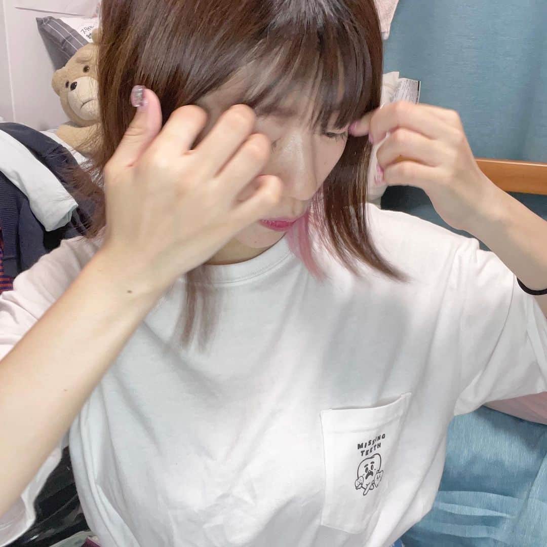 ぱいぱいでか美のインスタグラム：「自撮りすら集中できない人。脱毛。 . でか美祭のためにTikTok1ヶ月毎日更新したり Twitterでカウントダウン動画載せたりしてるので ついでに家でセルフタイマー自撮りすっか〜となりがちなんですが 自撮りめっちゃ気が散るんだよな……という4枚です。 今日は祭に向けて気合い入れるべくMoalani Waxさん行ってきたよ！ いつも丁寧&早い施術ありがとうございます🙏🏻 . #自撮り #moalaniwax #ブラジリアンワックス」