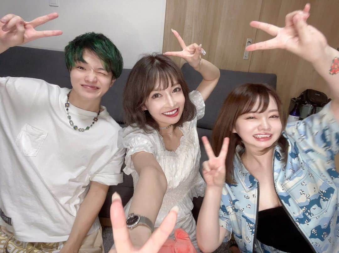 成重優梨のインスタグラム：「家宝だあああああああ！！！ あかりさん本当にありがとうございました😭💕 本当に高校生の時から好きでオーストラリア時代のうちの癒しやったけんまじで緊張した！😭 もっと色々話したり伝えたりしたかったああああ女神を前になにもできんかったくそううううあああ 全てが可愛すぎたよ私もあかりちゃんになりたい、、、😢💕 お誕生日もおめでとうございます😭💕🎉」