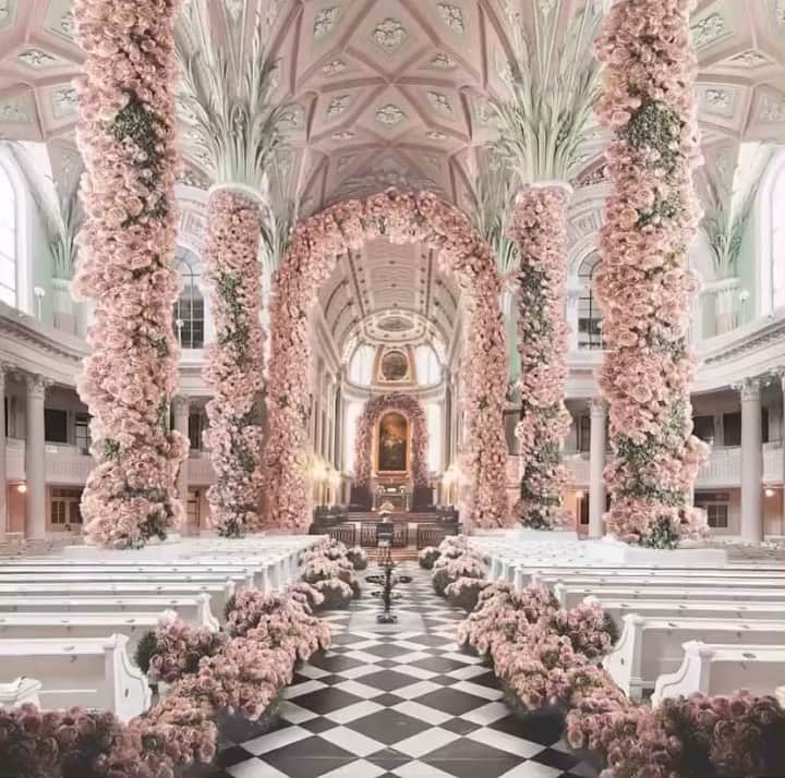 Bedroom diaryのインスタグラム：「Floor to ceiling pink florals 🌸😍 @alibakhtiardesigns  • • • • #wedding #bride #love #aesthetic #weddingphotography #weddingday #weddinginspiration #photography #makeup #weddingplanner #fashion #prewedding #bridal #bridetobe #weddingphotographer #weddings #eventdesign #engagement #beauty #like #instagood #weddingideas #floral #photooftheday #beautiful」