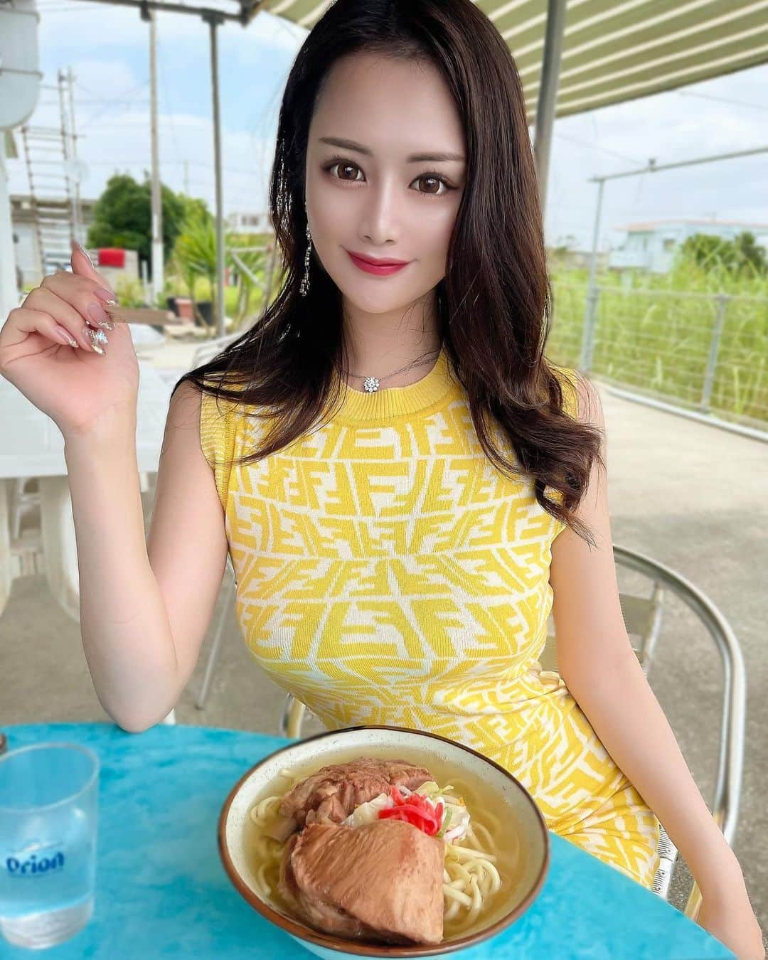 本多胡桃さんのインスタグラム写真 - (本多胡桃Instagram)「・ 念願の丸吉食堂🍜❤️  今まで食べた宮古そばで ぶっちぎりに美味しかった🥺💕✨  #丸吉食堂#宮古島#宮古そば#ソーキそば#沖縄料理#沖縄#ことたび#ことこーで#okinawa#japan#miyakojima#trip」8月5日 22時23分 - kotohonda