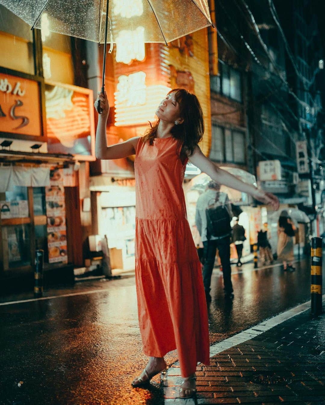 ほのかさんのインスタグラム写真 - (ほのかInstagram)「雨が地面を打つ音が だんだん強くなってきた瞬間☔️ @xx_s_a_i_xx  ・ ・ #渋谷 #作品撮り #ファッション #涩谷」8月5日 23時00分 - nononon159