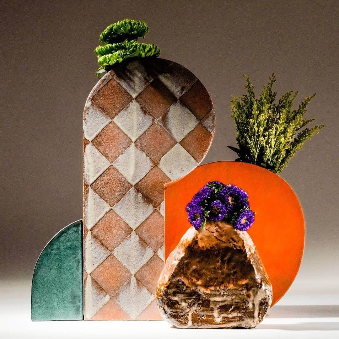 クリエーチャーズオブザウィンドのインスタグラム：「@shanegabier vases featured on @tmagazine The T List  photographed by @cruzcvaldez  @spartanshop」