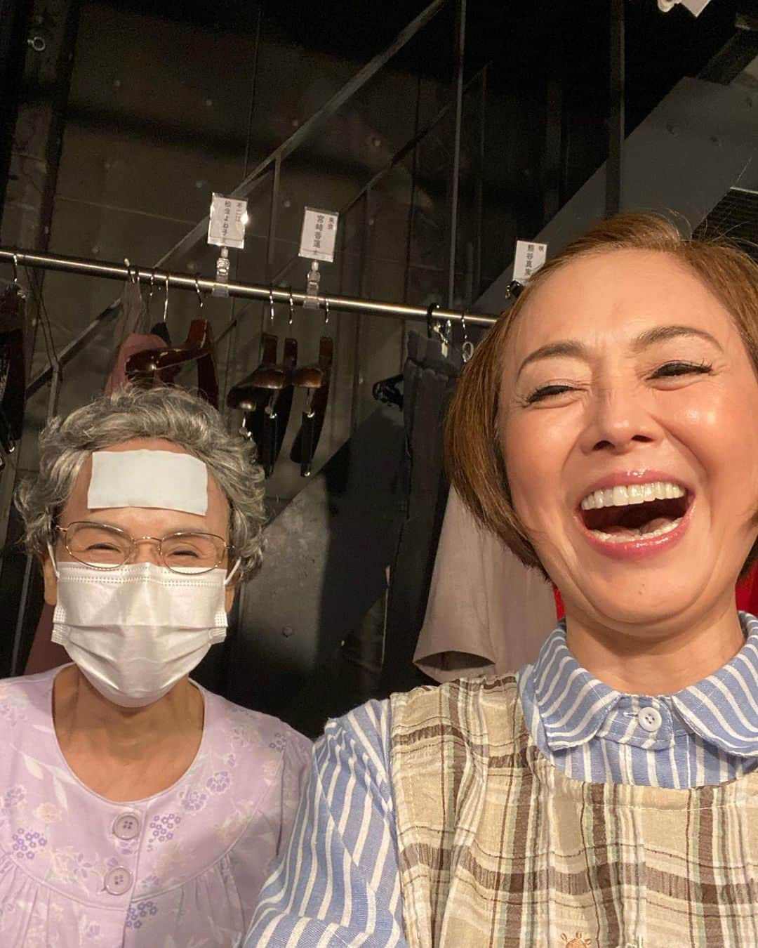 熊谷真実さんのインスタグラム写真 - (熊谷真実Instagram)「松金よね子さん。 お姑さん役です。  強力！最高！ 佐藤B作さんと同じ年なのに お母さんにみえちゃう。 いや、普段は若いんですよ！  最高です！ #松金よね子  #熊谷真実 #赤坂レッドシアター #マミィ #佐藤B作 #田村孝裕」8月6日 0時09分 - mami_kumagai310