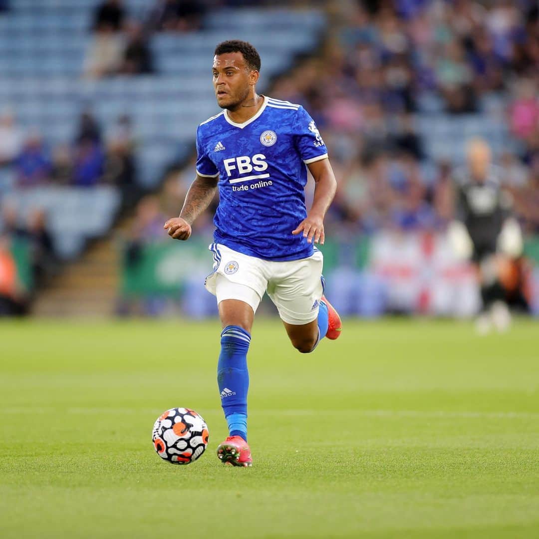 ライアン・バートランドのインスタグラム：「First night at the king power! Amazing to have the fans for this moment also.🙏🏽. Thank you for your support.  Thinking of @lawestt_ 🙏🏽  🦊💙」