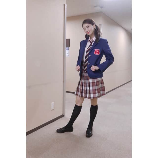 夢咲ねね（赤根那奈）さんのインスタグラム写真 - (夢咲ねね（赤根那奈）Instagram)「· 人生最後であろう制服姿を…🥲 まさか、もう一度着ることができるなんて✨ ヘアさんともご相談し、勇気を持ってツインテール🐰 もう、自分でも見納めと悟り記念にアップです笑 このような挑戦をさせていただき感謝です😊  2枚目は、2幕のコンサートで着用🌸 女性が2人しかいないので、何かアクセントになればとピンクを選びました。 可愛いドレスを着ることができ嬉しかったです🌹  ピンクドレス⇒⇒@dresstique_ebisu  3枚目は、おまけです(笑)  #明治座 #SCORE！! #コンサート #お衣裳 #制服 #ピンクドレス」8月6日 0時22分 - yumesaki__nene