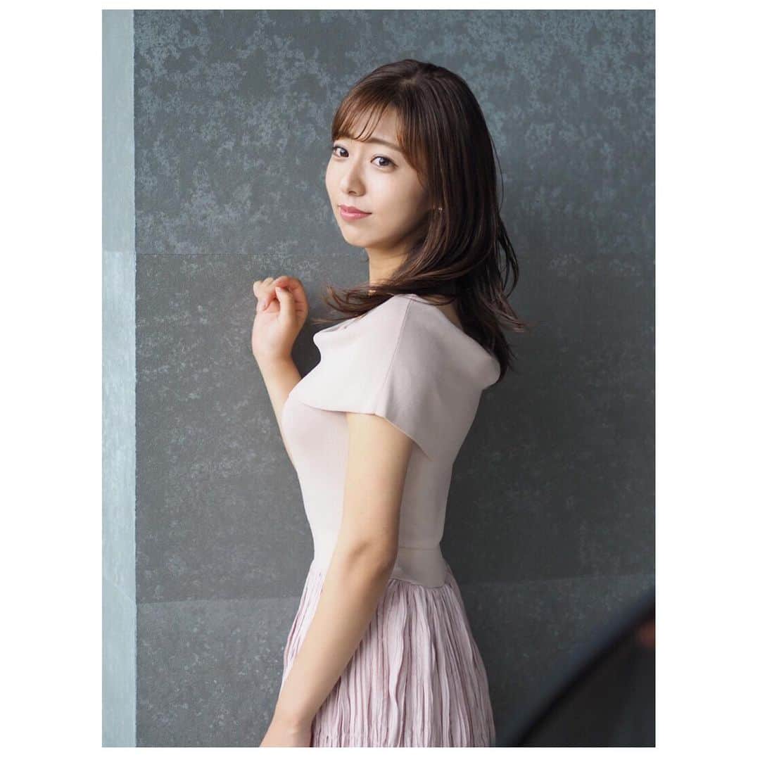 白戸ゆめのさんのインスタグラム写真 - (白戸ゆめのInstagram)「💗 . #FLASH オフショット第3弾🐥 . 皆さんたくさんのコメントや 買いました〜という報告ありがとうございます😭 白戸、感激です。本当に嬉しいです💕 . オフショルのピンクのワンピース👗 これが最初の撮影だったから 表情がだいぶかたくて緊張してます😂 裾の広がり方が綺麗すぎる、、、 . そして撮影では初めて風を浴びました🍃笑 髪の毛がなびいて 写真に臨場感が出てすごかった！ . #週刊誌 #週刊flash #グラビア #オフショット #ポートレート #撮影 #アナウンサー #オフショル #オフショルワンピ #japan #🇯🇵 #衣装 #コーデ #ootd #ドレス #fashion」8月6日 12時38分 - yumeno.s_