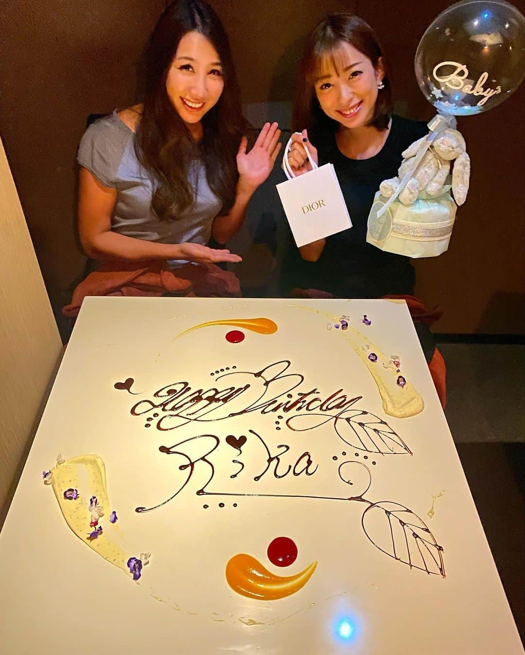 RIKAのインスタグラム：「. 大好きなゆりえちゃんにお誕生日のお祝いしてもらいました🥺💖 @yurie808golf  . もうわけわかんないくらいオシャレでおしゃべりどころじゃなかった❣️❣️ . 初めての出会いはお互いめっちゃ飲んでたけどこの日は2人共ノンアルで😂 . とってもハッピーな1日になりました❤️❤️ ゆりえちゃん本当にありがとう☺️💕 . . . #妊娠#妊娠中#妊娠中期#令和ベイビー#妊娠6ヶ月#妊娠7ヶ月#プンニー#マタニティー#マタニティーライフ#マタニティーコーデ#お祝い#バースデー」