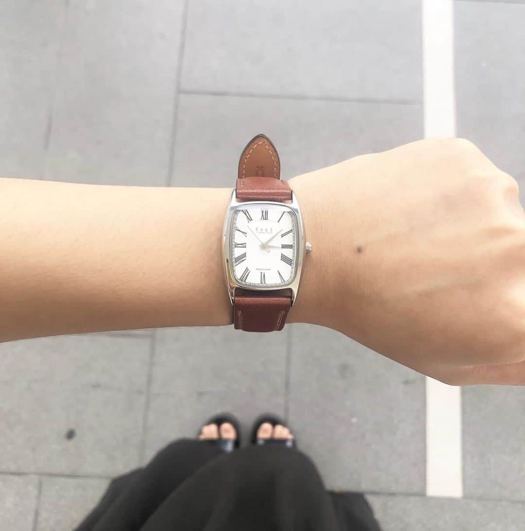 Maker's Watch Knot SGのインスタグラム：「Small tonneau shape watch will classic up your style  #knotsg #makerswatchknot #japanesewatch #madeinjapan #elegantwatch #watchrobe」