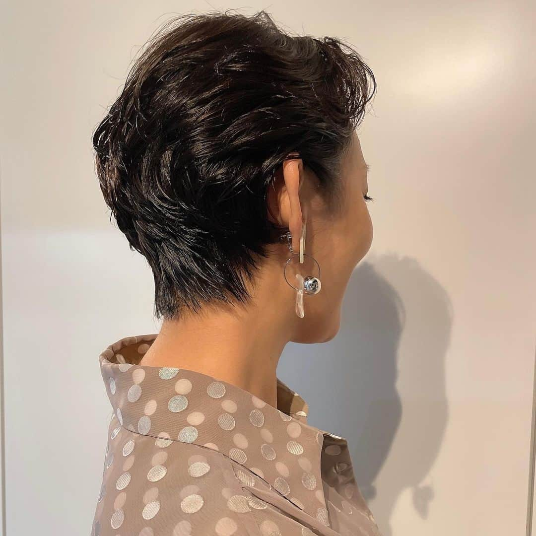 田中美里さんのインスタグラム写真 - (田中美里Instagram)「久しぶりに@cyandelucca  へ。  #hairstyle  #shorthair  #haircut  #前髪のばし中  #シアンデルカ」8月6日 10時48分 - misatotanaka77